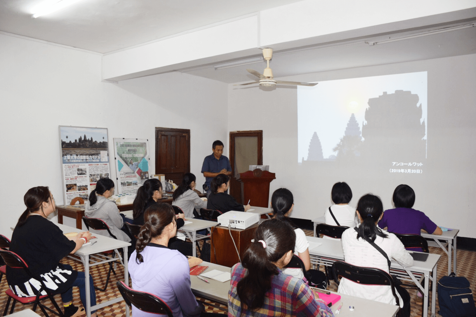 上智大学アジア人材育成センターにて講義中